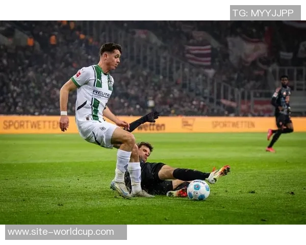 孔帕尼确认凯恩小腿受伤缺席门兴比赛但伤情并不严重